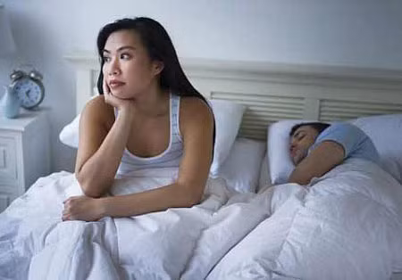Mặc khêu gợi quyến rũ chồng thì bị bắt đợi đến “giờ đẹp” vì nghe thày phán Mac kheu goi quyen ru chong thi bi bat doi den “gio dep” vi nghe thay phan