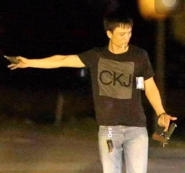 Người Việt hiếu kỳ xem bom đạn là “tâm lý bầy đàn mông muội” Nguoi Viet hieu ky xem bom dan la “tam ly bay dan mong muoi”