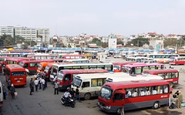 Ha Noi quyet dinh dieu chuyen tuyen xe khach du nha xe phan doi