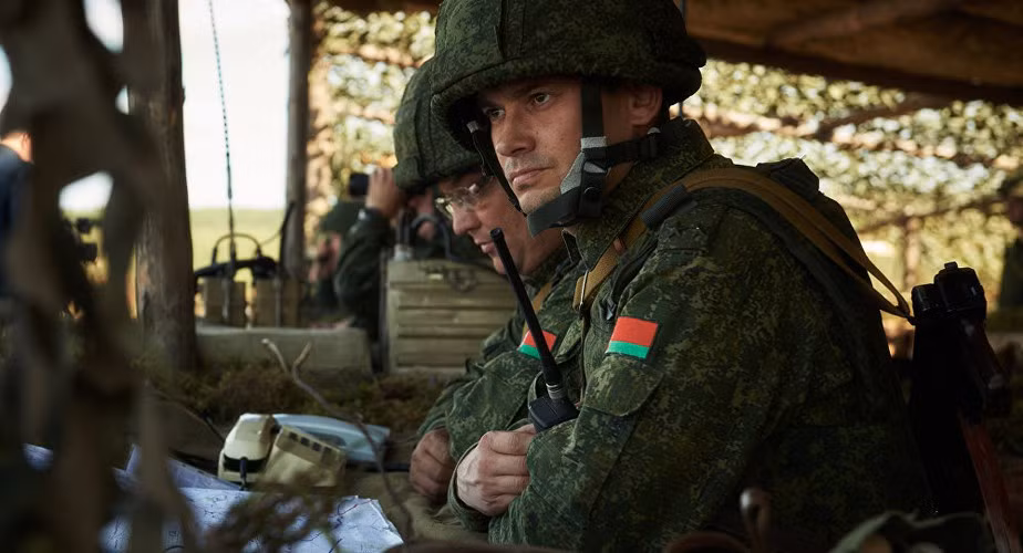 Belarus cáo buộc Nga không thực hiện đúng cam kết trong hợp tác quân sự khi bán tiêm kích Su-30SM với giá cao lại còn tỏ thái độ "bề trên", dẫn tới việc Minsk đe dọa ngừng cung cấp xe đầu kéo MZKT-79291 cho tổ hợp tên lửa đạn đạo RS-24 Yars.