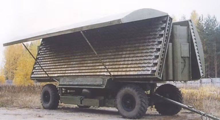 Tổ hợp ra đa trinh sát mục tiêu 67N6E Gamma-DE được thiết kế nhằm phát hiện, nhận dạng, xác định 3 tham số tọa độ (phương vị, cự ly và độ cao); có thể bám sát các loại phương tiện tiến công đường không hiện tại và đang phát triển của đối phương, trong điều kiện chiến đấu bị chế áp điện tử mạnh.