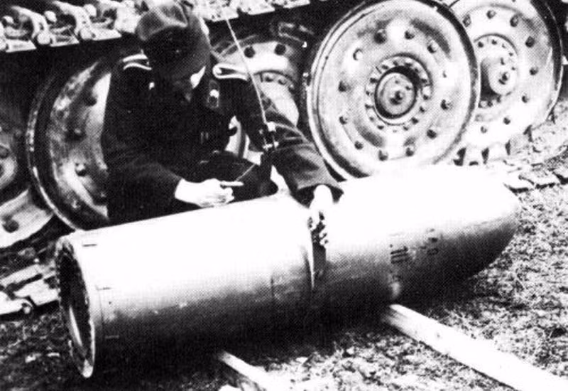 Vì kích cỡ đạn cực lớn, thế nên Sturmtiger chỉ mang được 14 viên đạn.