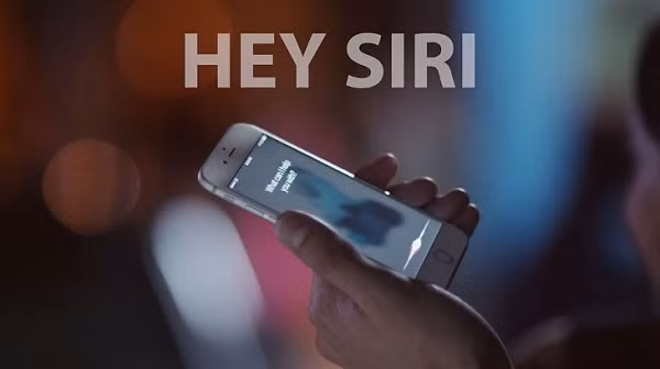 Ngay trong thông tin sử dụng, Apple cũng nêu rõ rằng hãng sẽ nghiên cứu dữ liệu Siri để cải thiện khả năng hiểu người dùng của trợ lý ảo này. Về cơ bản, Apple sẽ lưu lại tất cả những câu lệnh bạn nói với Siri, điều này khiến không ít người lo lắng liệu mình có đang bị iPhone theo dõi?
