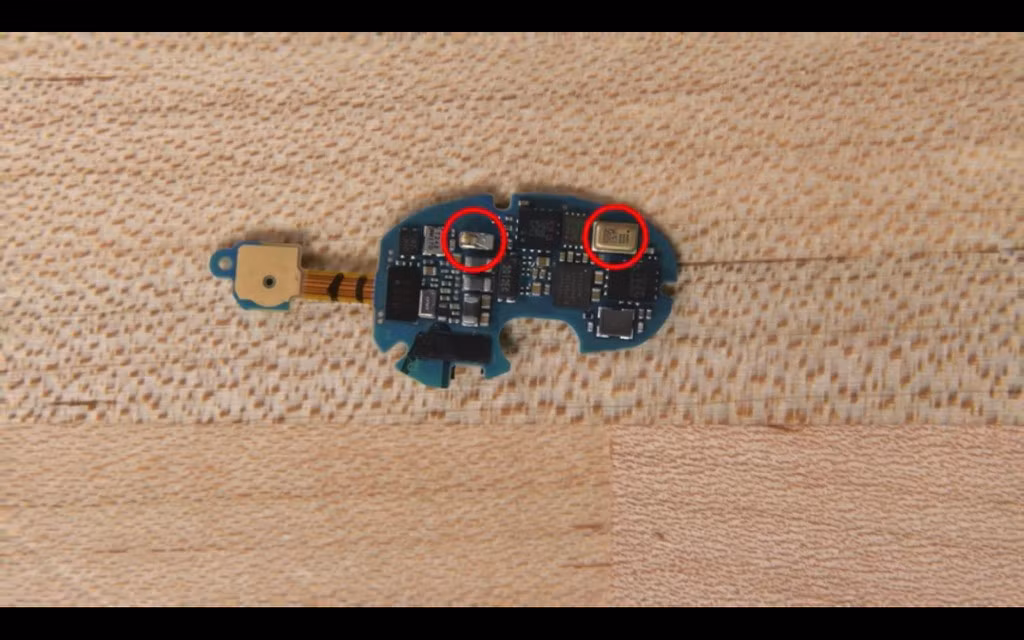iFixit cho biết so với các tai nghe không dây khác như AirPods Pro, Galaxy Buds Live không khó để mở và là một trong những thiết bị dễ mở nhất họ từng làm.