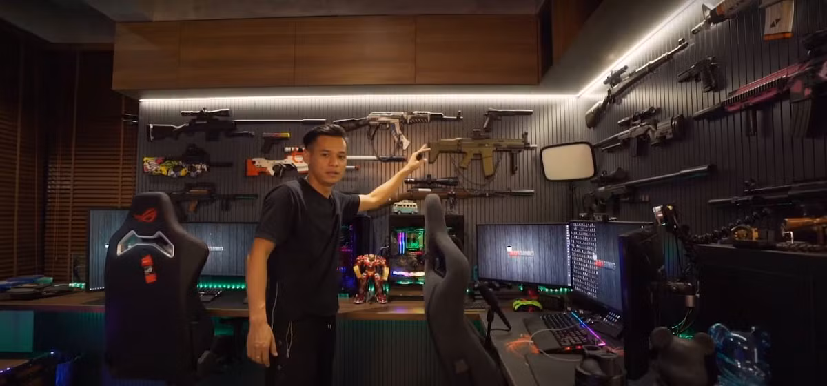 Cận cảnh dàn máy cực khủng của nam streamer nổi tiếng. Có thể thấy ngoài diện tích rộng hơn, góc stream này không quá khác biệt so với ở căn nhà cũ chật chội.