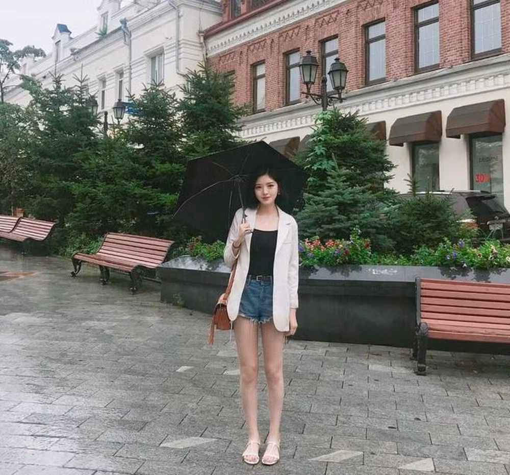 Eat with Boki còn sở hữu lượng fan đông đảo nhờ nhan sắc xinh đẹp và body ''chuẩn người mẫu''. Qua các vlog mukbang và trò chuyện cùng người hâm mộ, lượt đăng ký kênh Youtube của cô ngày một tăng.