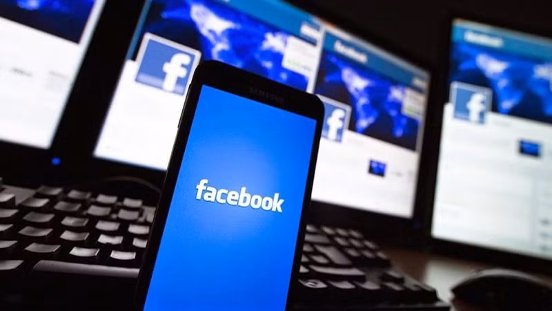 Thực tế, người dùng Facebook đã không ít lần đối mặt với nỗi lo bị hack tài khoản bởi những mục đích xấu, ngay cả những tài khoản có tick xanh của người nổi tiếng. Niềm tin của người dùng dường như đang ngày càng xa với Mark Zuckerberg và công ty của ông.