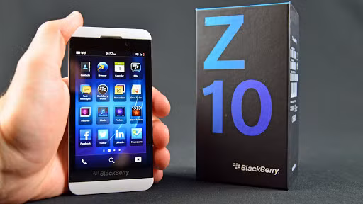 Z10 là chiếc điện thoại đầu tiên chạy hệ điều hành BlackBerry 10, tuy nhiên thiếu hụt về phần mềm và một vài lỗi khác khiến nó không được yêu thích. BlackBerry vẫn kiên trì với BlackBerry 10 cho đến tận năm 2015, trước khi quyết định đầu hàng và chuyển sang sản xuất điện thoại Android.