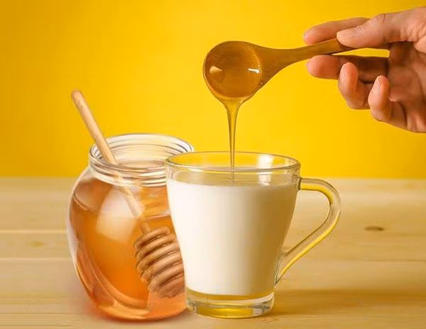 6 cách dưỡng da bằng mật ong hiệu quả hơn uống collagen - Hình 5 6 cach duong da bang mat ong hieu qua hon uong collagen-Hinh-5