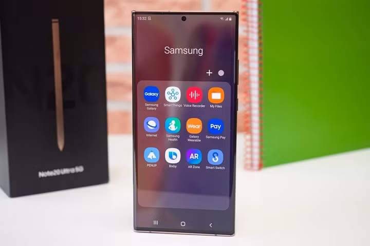 Bộ đôi Samsung Galaxy Note20 và Note20 Ultra chính thức ra mắt giới mê công nghệ tại sự kiện Unpacked 2020 ngày 5/8. Sau một loạt sự cố và lỗi khó chịu được phản ánh thời gian vừa qua, nhiều người dùng đặt nghi vấn về độ ''thần thánh'' mà Samsung đã giới thiệu về hai siêu phẩm này trước đó. Chưa ra mắt, điện thoại gập Samsung đã lỗi màn hình | VTC Now
