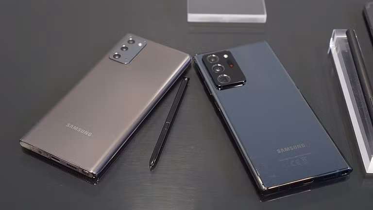 Samsung không cho người dùng được đổi máy mà chỉ hướng dẫn họ mang đến trung tâm bảo hành hoặc thu thập một số máy gặp sự cố để điều tra. Bởi hãng đã từng khuyến cáo người sử dụng Galaxy Note20 nên tránh thay đổi nhiệt độ đột ngột trong quá trình sử dụng.