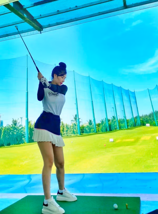 Là một hot girl đình đám, một doanh nhân trẻ thành đạt với lối sống xa hoa, sang chảnh, Phương Bora (Nguyễn Lan Phương) hiện sở hữu 200.000 lượt follow trên trang cá nhân.