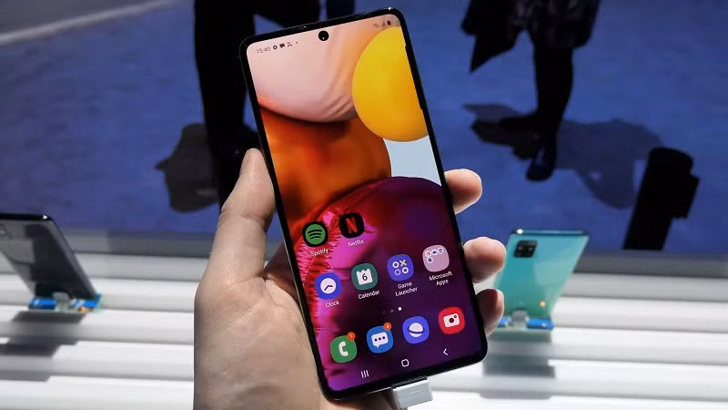 Cụ thể Samsung Galaxy A72 sẽ là chiếc smartphone tầm trung đầu tiên trang bị 5 camera của hãng công nghệ Hàn Quốc này.