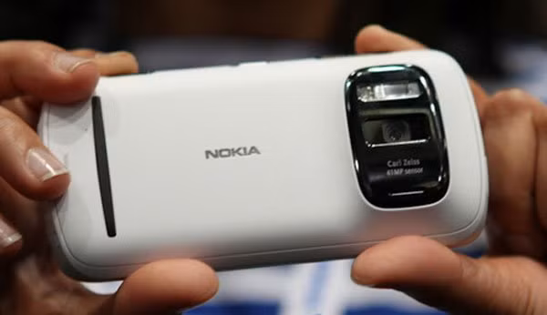 Trước khi các smartphone có camera độ phân giải cao lên tới 108MP xuất hiện, thực chất công nghệ này ban đầu đã ra mắt trên Nokia 808 vào năm 2012. Ảnh ra mặc định từ cảm biến 41MP được đặt thành 5MP cho chế độ ghép 7 pixel thành 1 pixel, giảm nhiễu, đảm bảo chất lượng ảnh tối ưu.