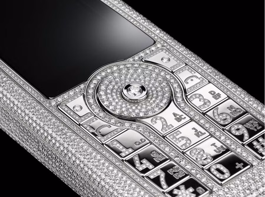 Diamond Crypto được cài đặt phần mềm bảo vệ an toàn thông tin đối với vụ bắt cóc, tống tiền, công nghệ, tài chính và những kẻ tống tiền với các quan chức nhà nước. Ngắm iPhone 5S đúc ngựa vàng nguyên khối | VTC