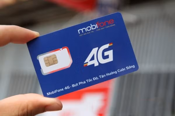Những người kết nối được với nhân viên MobiFone thì được giải đáp là ''hệ thống đang cập nhật, nên một số địa điểm chưa đồng bộ kịp''. Trước câu trả lời này, người dùng tỏ ra bức xúc vì các kênh liên lạc như website hoặc tài khoản mạng xã hội của Mobifone không hề có thông báo về vấn đề mạng, thiếu tôn trọng người dùng.