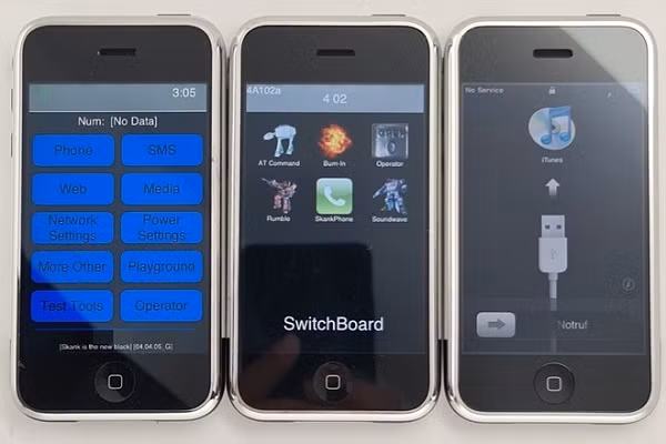 Hình ảnh khác chụp màn hình iPhone đã mở lên có các công cụ chẩn đoán nội bộ của Apple, cho phép thử các chức năng cốt lõi mà không cần sử dụng giao diện người dùng cuối. Ở giữa là chiếc iPhone có chứa "SwitchBoard" với các biểu tượng AT Command, Burn-In, Operator, SkankPhone, Soundwave và Rumble và mẫu thứ 3 có hình ảnh đợi người dùng kết nối iPhone bằng cáp USB với máy Mac hoặc PC chạy iTunes.