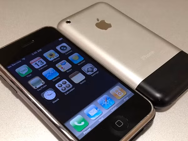 Vì đã ra mắt từ năm 2007, iPhone thế hệ đầu hay iPhone 2G nguyên hiện trạng còn rất ít.