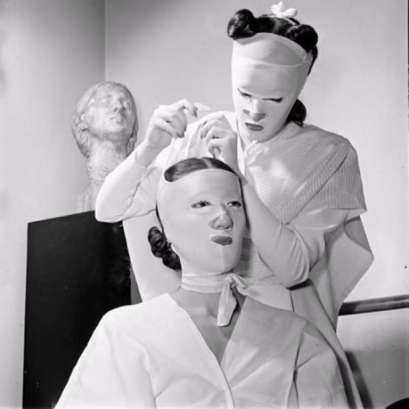 Công nghệ đơn giản để tạo nên những khuôn mặt V-line và mịn không tì vết.