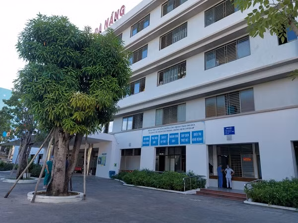 0h dem nay, BV C Da Nang do phong toa, san sang don benh nhan