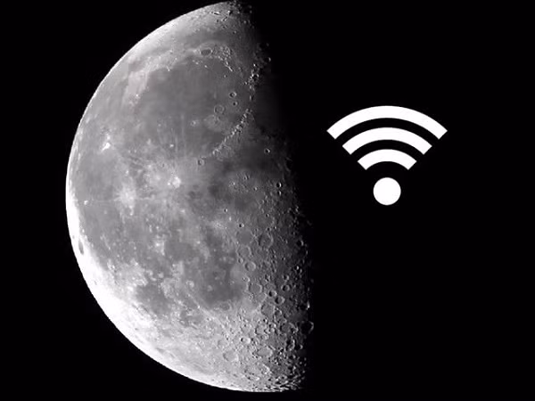 Vượt xa ra khỏi Trái Đất, con người vẫn có thể sử dụng internet nhờ Wi-Fi được phủ sóng trên Mặt Trăng. Các nhà nghiên cứu của Cơ quan Hàng không và Vũ trụ Mỹ (NASA) và Viện Công nghệ Massachusetts (MIT) đã tìm được cách phóng tín hiệu Wi-Fi lên mặt trăng nhờ sử dụng 4 kính viễn vọng để gửi tín hiệu lên vệ tinh và máy tạo chùm tim laser.