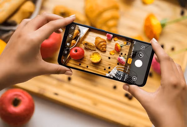 Theo thông tin từ Vsmart, mẫu điện thoại sắp ra mắt này có màn hình Super AMOLED 6.39” Full HD+ 2.340 x 1.080, CPU Snapdragon 765.