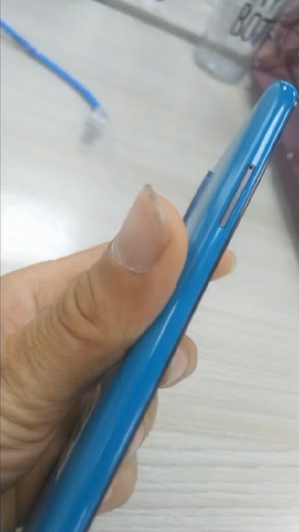 Về chất liệu, dựa trên những hình ảnh Vsmart 4 camera rò rỉ trên đoạn video TikTok cũng như phân khúc của máy, có thể đoán được điện thoại có vỏ chất liệu nhựa