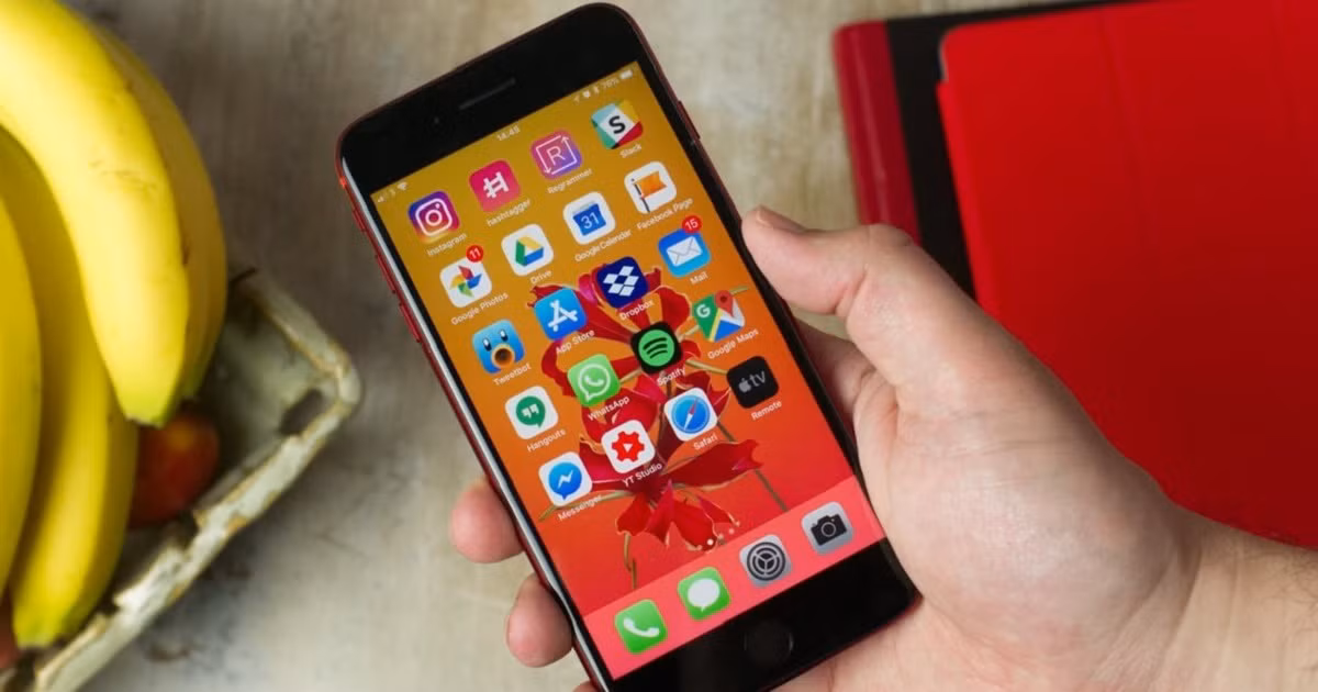Sẽ là một tin vui với fan của iPhone trên khắp thế giới khi nhiều nguồn tin khẳng định Apple sẽ tiếp tục giới thiệu bản Plus của mẫu iPhone tầm trung này trong thời gian tới. Bằng chứng là một vài hình ảnh rò rỉ về mặt trước của iPhone SE Plus được tiết lộ mới đây.