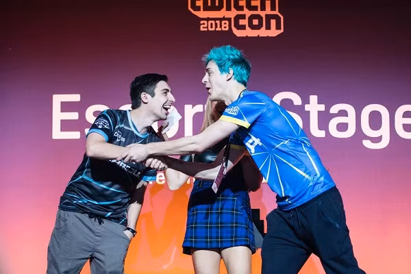 Năm 2016, Shroud và các thành viên Cloud9 đã nhận được 100.000 đô la khi giành chức vô địch ESL Pro League.