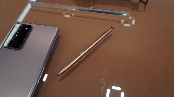 Hãy tưởng tượng, sẽ thế nào nếu iPhone 12 hỗ trợ Apple Pencil? Hẳn người dùng sẽ vô cùng háo hức khi lần đầu được trải nghiệm những tính năng hữu ích mà bút cảm ứng mang lại.