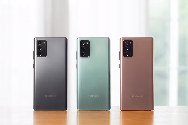 Tối qua 5/8, Samsung đã công bố 5 sản phẩm mới của mình trong sự kiện Unpacked 2020, trong đó có bộ đôi Galaxy Note 20. Trong khi phiên bản Note 20 Ultra nhận được nhiều lời khen thì Galaxy Note 20 lại thu về những phản ứng trái chiều cả về thiết kế lẫn thông số kỹ thuật.