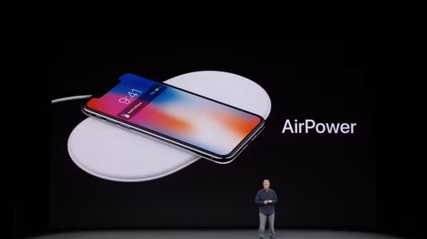 Trước đó, Apple từng phát triển đế sạc không dây AirPower và đã công bố về đế sạc này tại sự kiện ra mắt iPhone X vào năm 2017. Tháng 3/2019, đế sạc không dây này nhanh chóng bị tuyên bố khai tử "vì lý do chất lượng không được như mong đợi".