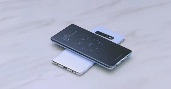 Nhiều đồn đoán khác xoay quanh những hình ảnh rò rỉ cho rằng, việc mặt lưng của iPhone 12 được tích hợp nam châm cũng cho thấy khả năng Apple sẽ mang tính năng sạc ngược không dây lên thế hệ iPhone mới.