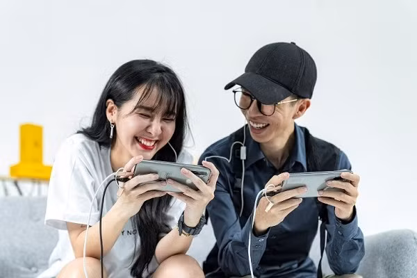 "Mình sẽ đối xử tốt nhất với người mình thích, mình thương hoặc người làm mình vui. Nhưng chỉ vậy thôi, đừng mong mình sẽ là một người yêu cuồng nhiệt hay một thứ gì đó như trong phim", quan điểm nói không với ngôn tình của ViruSs.