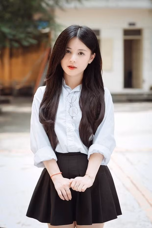 Trong khi Thảo Nari hóa nữ sinh gương mẫu...