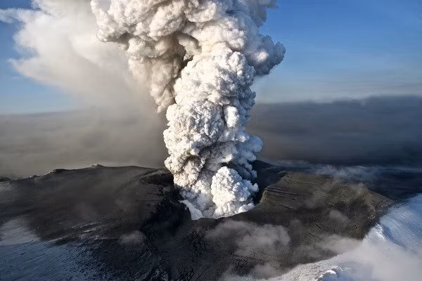 Núi lửa Hekla (Iceland) được xem là cổng địa ngục từ thế kỷ 12, sau đợt phun trào vào năm 1104. Các đợt phun trào sau đó càng khẳng định tiếng tăm đặc biệt này.