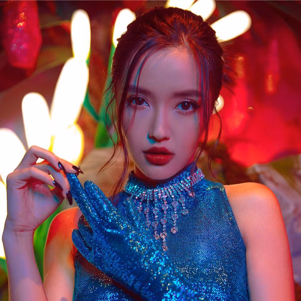 Mới đây, giọng ca ''Đi đu đưa đi'' khiến cộng đồng mạng được phen cười ngả nghiêng khi bất ngờ công khai tài năng bất hủ của mình, đó là...chơi game bắn trứng khủng long.
