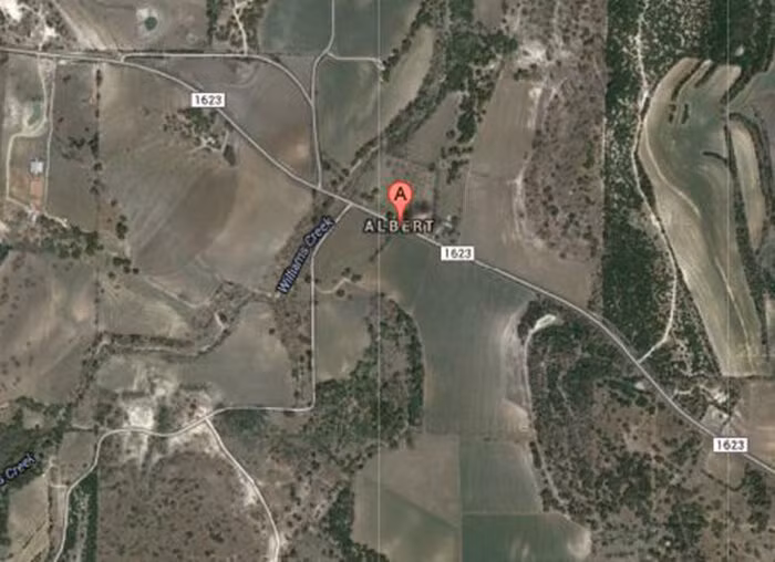 Một miếng đất đắt đỏ khác được rao bán trên internet là Albert, Texas khi nó được chào giá tới 2,5 triệu USD. Miếng đất này ban đầu được cho là thuộc sở hữu của người đàn ông có tên Bobby Cave với giá 216.000 USD, ông đầu tư 500.000 USD để tu sửa và sau đó bán lại cũng trên chính eBay với giá 2,5 triệu USD.