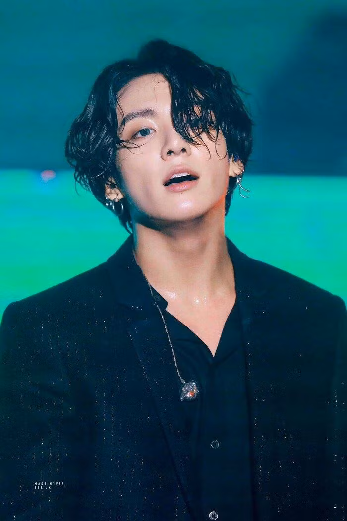 Hiện tại, BTS đang sở hữu tài khoản TikTok có hơn 18 triệu lượt theo dõi, tuy nhiên không một ai trong nhóm có tài khoản TikTok cá nhân, kể cả Jungkook.