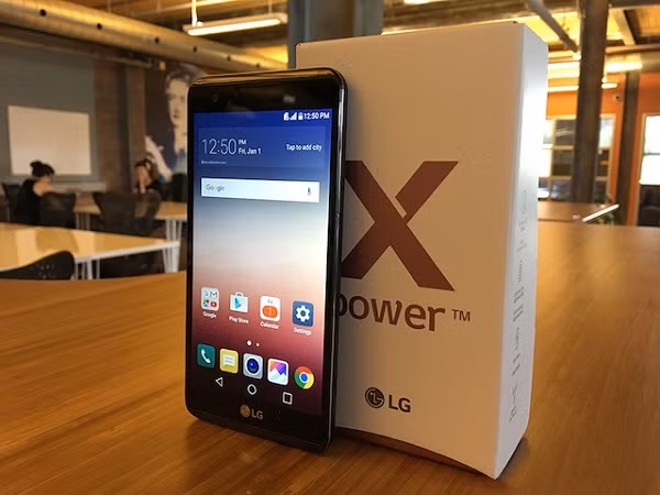 X Power là cái tên duy nhất của LG có mặt trong danh sách này. Dựa vào bài test lướt web ở độ sáng 200 nit, điện thoại này có thể dùng được trong 15 giờ 18 phút.