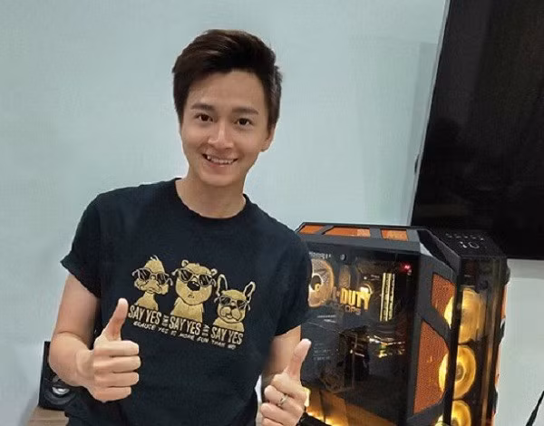 Dù rất bận rộn với công việc ca sĩ kiêm MC cho nhiều chương trình lớn, nhưng Ngô Kiến Huy vẫn dành thời gian cho niềm đam mê bất tận của mình.