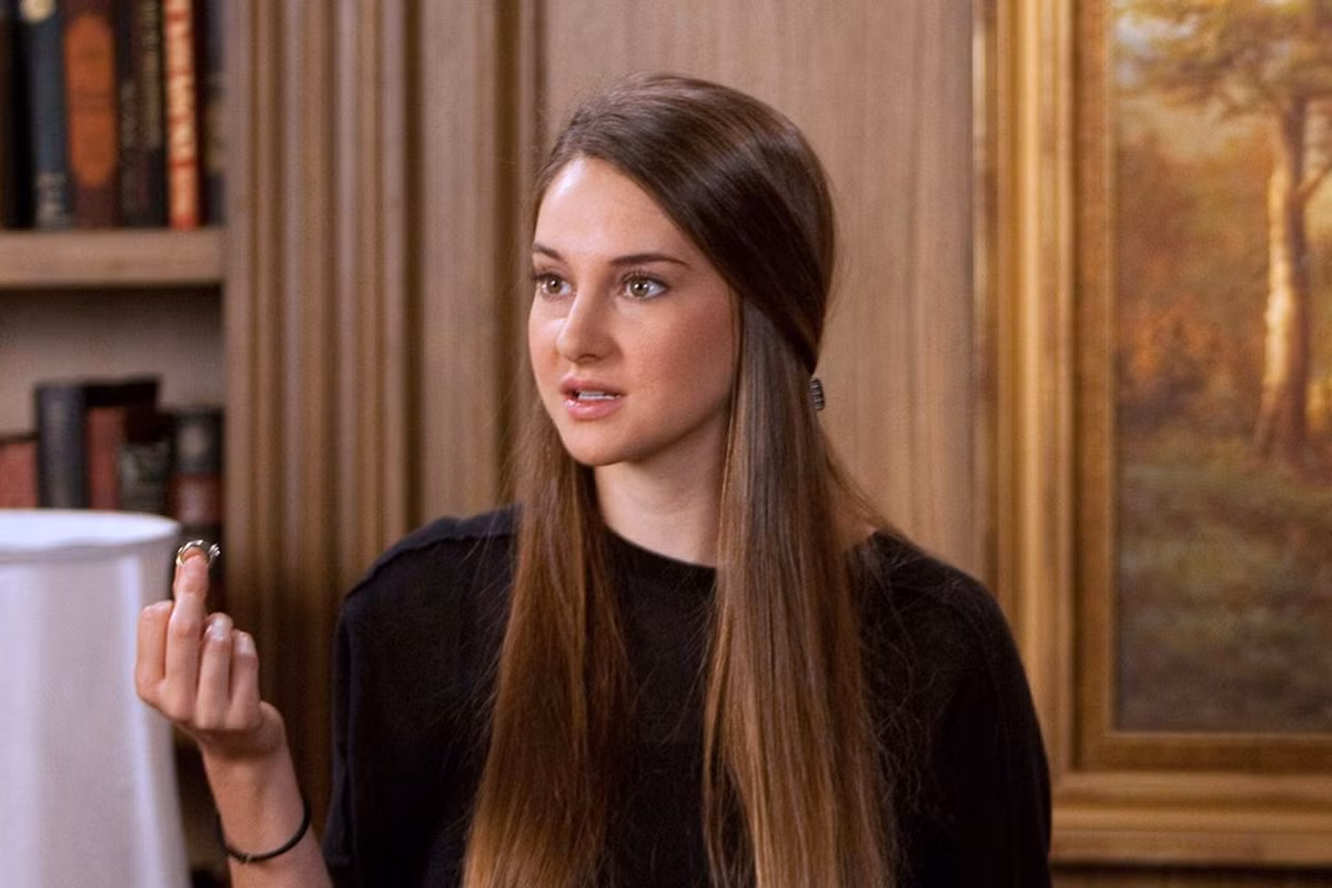 Một trong những sao thế giới ''mù công nghệ'', bao gồm cả điện thoại lẫn Internet là Shailene Woodley- Nữ diễn viên ngôi sao trong series giả tưởng về tương lai ''Divergent – Dị biệt''. Thay vì tra Google Map hay sử dụng trợ lý ảo Siri, cô thường hỏi trực tiếp những người xung quanh về phương hướng.