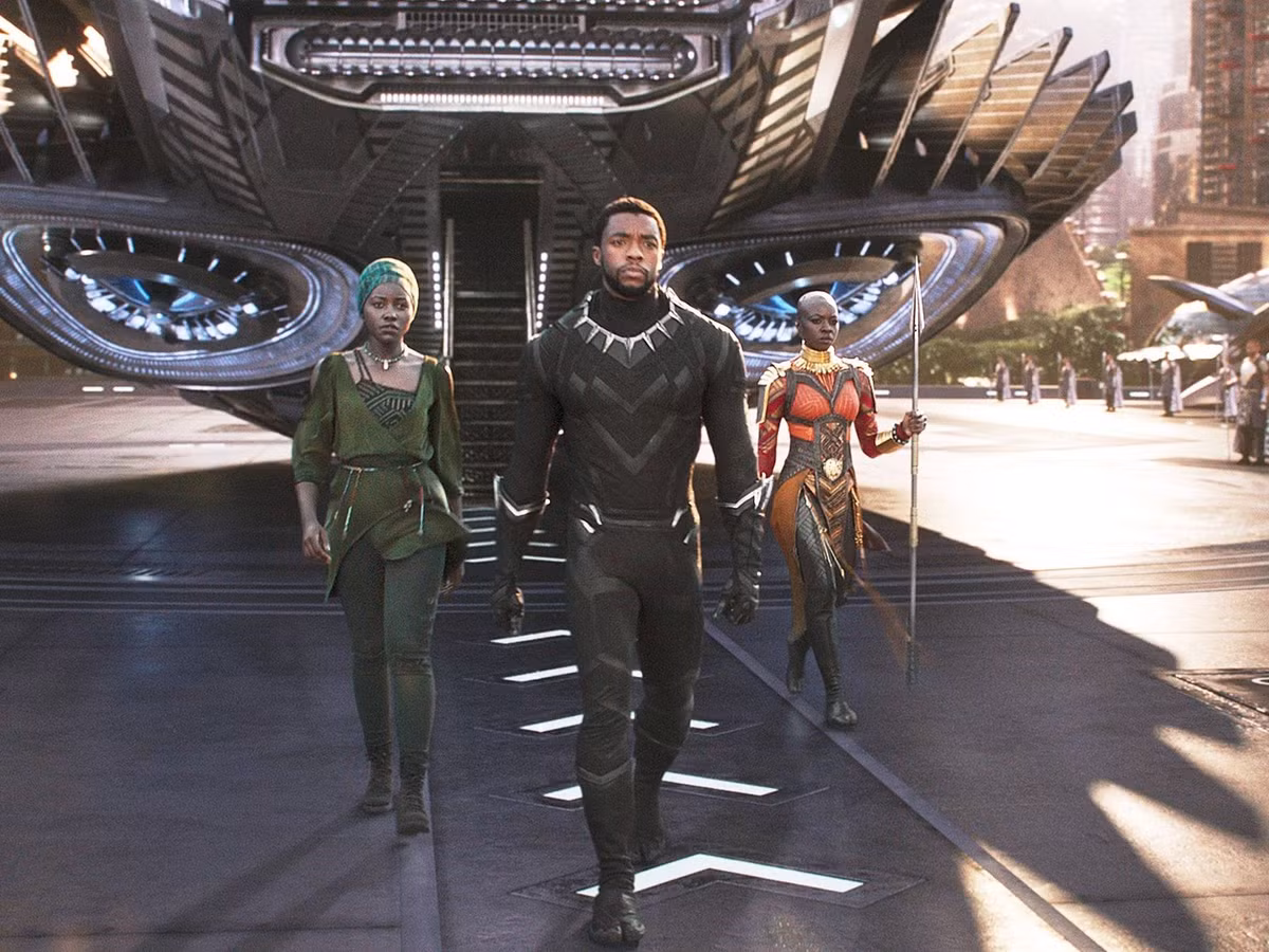 Công dân tại Wakanda đã tạo ra những công nghệ đặc biệt từ Vibranium, bao gồm các loại vũ khí đỉnh cao hay phi thuyền mô phỏng từ xa, khai thác mỏ quặng khổng lồ trong lòng núi,... Hãy cùng điểm qua loạt món đồ công nghệ từng ''kề vai sát cánh'' bên báo đen Black Panther trong vũ trụ Marvel.