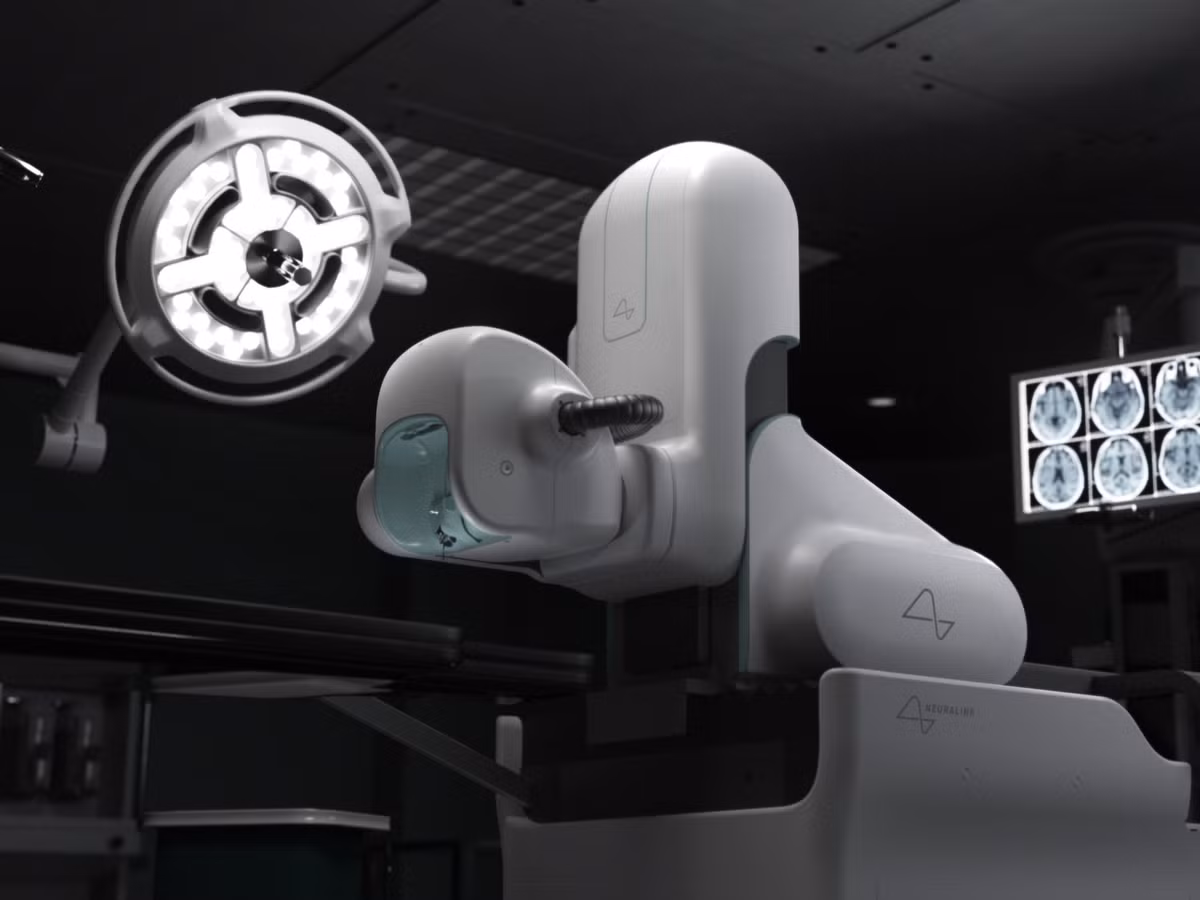 Robot cấy chip vào não người của Elon Musk có chiều cao gần 2,5 mét, có thể di chuyển dọc theo 5 trục.