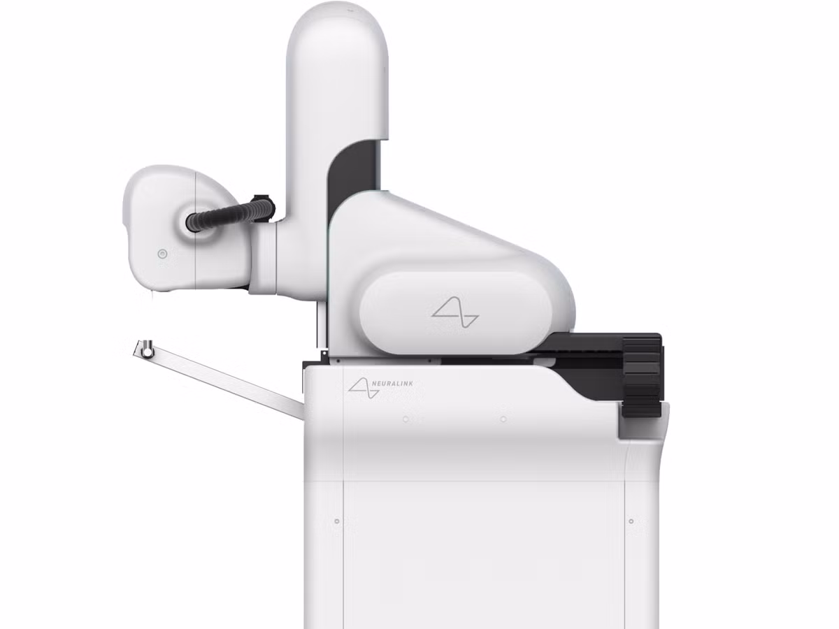 Phần chân đế của robot là nơi đặt trung tâm điều khiển, bộ cung cấp năng lượng và hệ thống tản nhiệt.