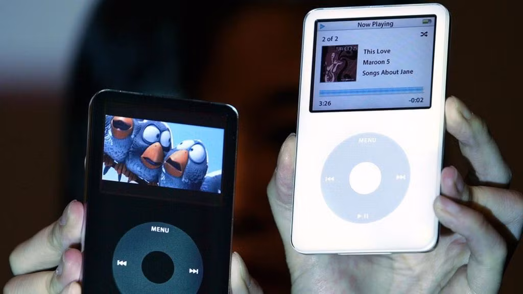 Hôm 17/8 vừa qua, David Shayer - cựu kỹ sư Apple đã khiến cả thế giới bất ngờ khi chia sẻ câu chuyện về việc từng phát triển một phiên bản tùy chỉnh của iPod bí mật vào năm 2005. Theo The Verge, câu chuyện của Shayer xảy ra vào một ngày xám xịt cuối năm 2005 khi ông đang viết mã cho chiếc iPod của năm sau tại phòng làm việc.