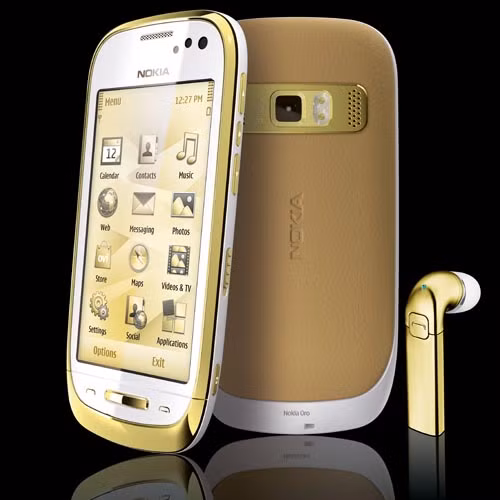Sẽ không có gì đáng nói nếu Nokia chỉ là một chiếc điện thoại gần 10 năm tuổi và làm từ vật liệu đắt đỏ.
