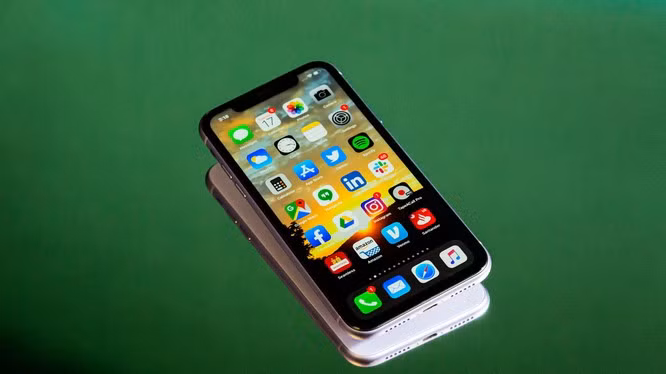 Việc xuất hiện của cảm biến Touch ID trên iPad Air 4 cũng mang đến nhiều đồn đoán xung quanh việc liệu iPhone 12 sẽ sở hữu thêm cảm biến Touch ID bên cạnh nhận diện khuôn mặt.