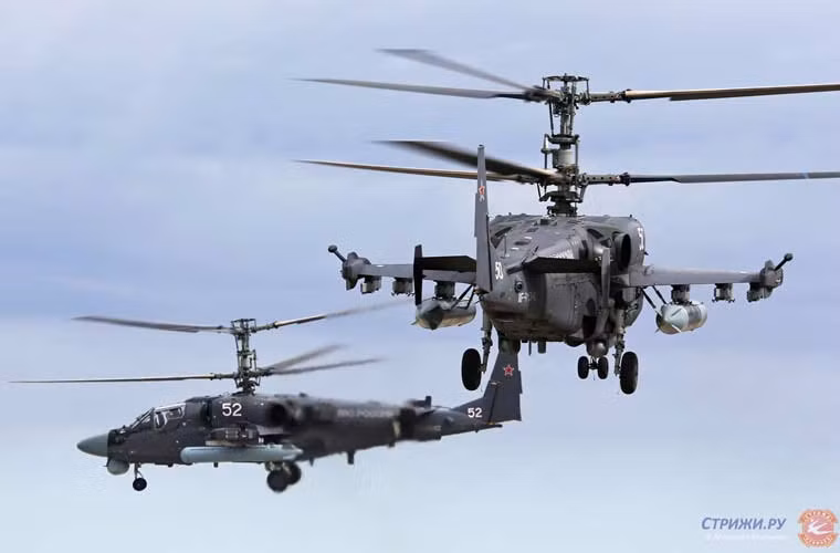 Ka-52 là trực thăng tấn công độc đáo nhất thế giới hiện nay khi sở hữu kiểu cánh quạt đồng trục, trang bị ghế phóng dù khẩn cấp.
