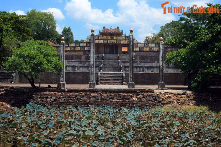 3. Nằm ở xã Thủy Bằng, thành phố Huế (trước kia thuộc thị xã Hương Thủy), lăng Thiệu Trị còn được gọi là Xương Lăng, là nơi an nghỉ của vua Thiệu Trị (1807 – 1847), vị vua thứ ba trong triều đại nhà Nguyễn.